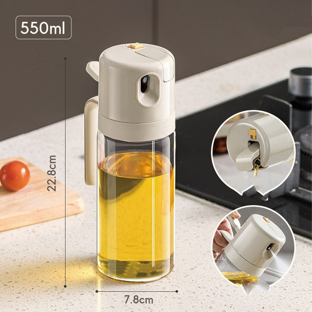 Oil sprayer with a transparent body and a spray nozzle, ideal for dispensing oil in the kitchen.